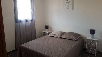 2 Schlafzimmer, Bügeleisen/Bügelbrett, Reisekinderbett