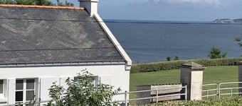 Maison familiale moderne avec terrasse et  vues mer