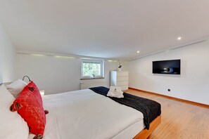 1 habitación, tabla de planchar con plancha, wifi y ropa de cama 