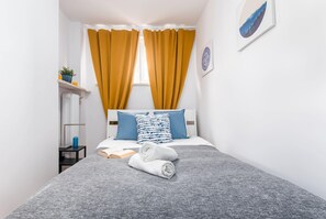 2 bedrooms, iron/ironing board, WiFi, bed sheets