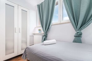 2 bedrooms, iron/ironing board, WiFi, bed sheets - Solec 79 | Bright Warsaw Apartment | Two Bedrooms (Warszawa)