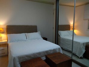 2 bedrooms, iron/ironing board, WiFi, bed sheets - Comfortable house Close to the subway. (Rio de Janeiro)