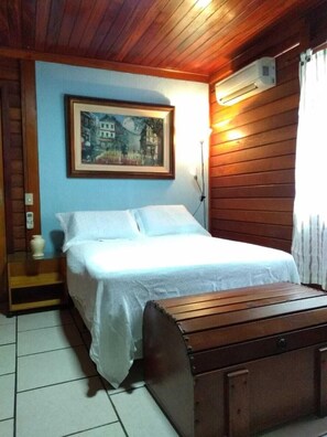 2 quartos, ferros/tábuas de passar roupa, Wi-Fi, roupa de cama