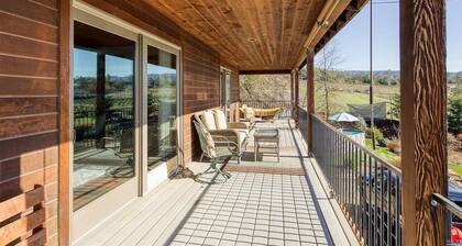 Lovely Vineyard Retreat.