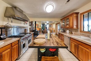 Refrigerador, horno, parrilla de estufa y lavavajillas 