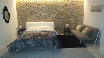 Monolocale | Con stile personalizzato, con arredamento individuale, postazione laptop