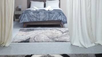 Suite monolocale | Con stile personalizzato, con arredamento individuale, postazione laptop