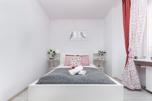 1 bedroom, desk, iron/ironing board, WiFi