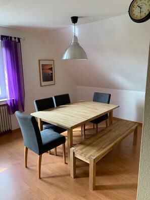 Dining - Family-friendly vacation apartment (Woltem)