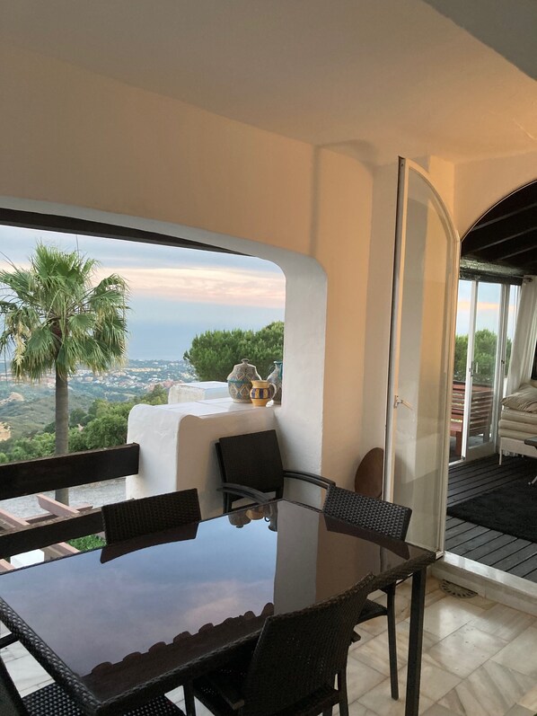 Dining - AWAY FROM THE CROWDS (Malaga)