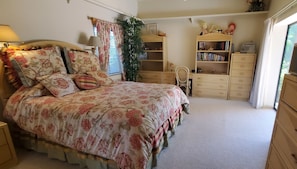 4 bedrooms, in-room safe, desk, iron/ironing board