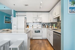 Refrigerador, microondas, horno y parrilla de estufa
