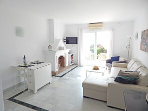 TV - Town House Alhambra 9 in Nerja (Nerja)