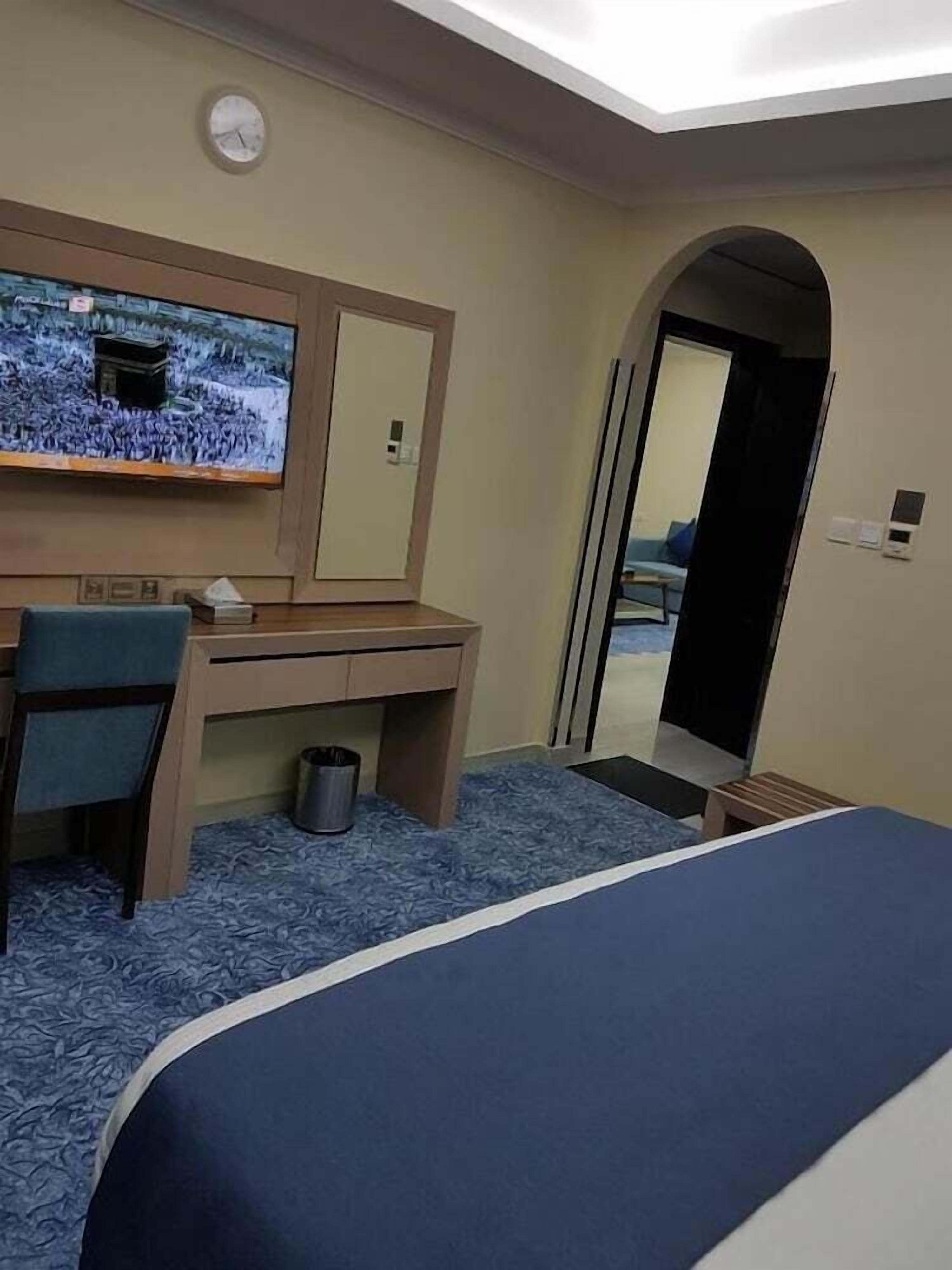 Minibar, in-room safe, individually decorated, individually furnished
