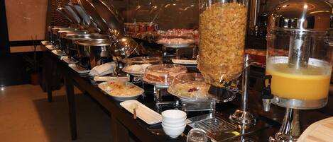 Desayuno buffet todos los días (con cargo)