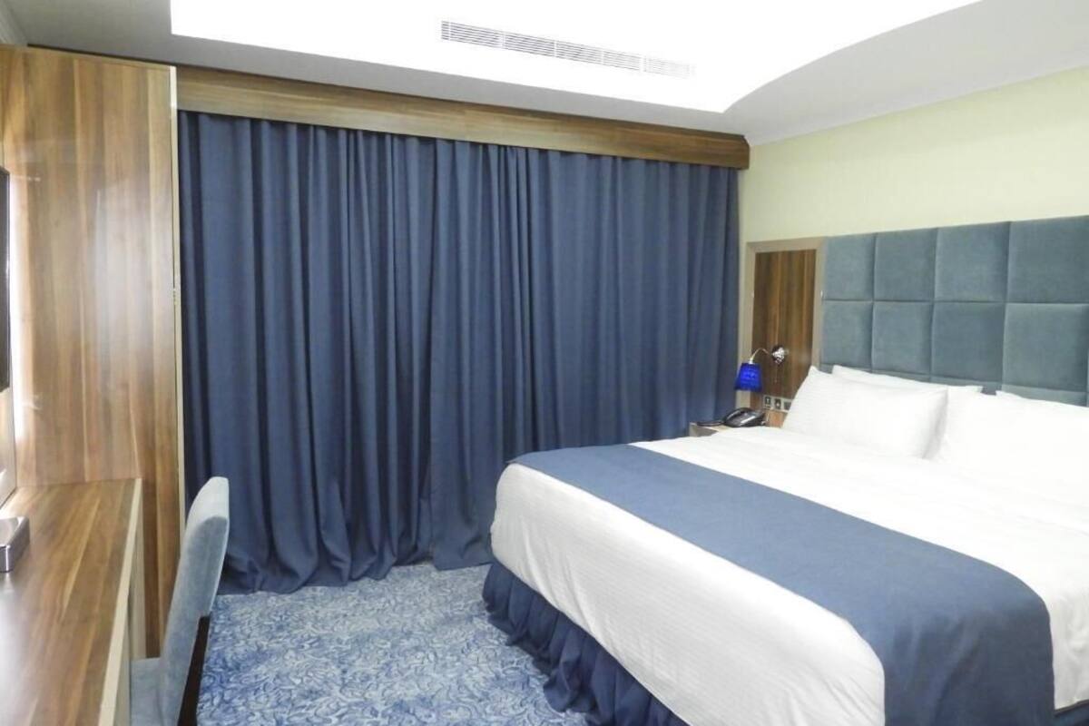 Minibar, in-room safe, individually decorated, individually furnished