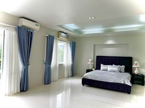 4 bedrooms, free WiFi - Ly Ly Villa - Private Villa 4 bedrooms, 4 bathrooms, garden, comfortable style (Tp. Nha Trang)