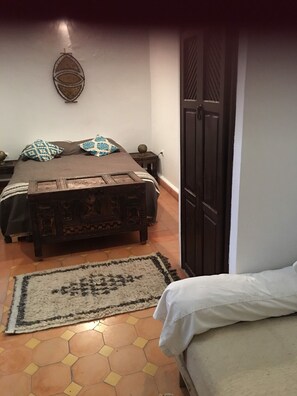 1 bedroom, iron/ironing board, WiFi, bed sheets - Room with bathroom in riad (Esauira)