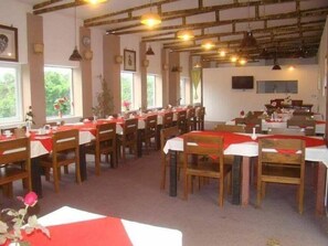 Daily buffet breakfast for a fee - Kalaw Junction Rose Hotel (Kalaw)