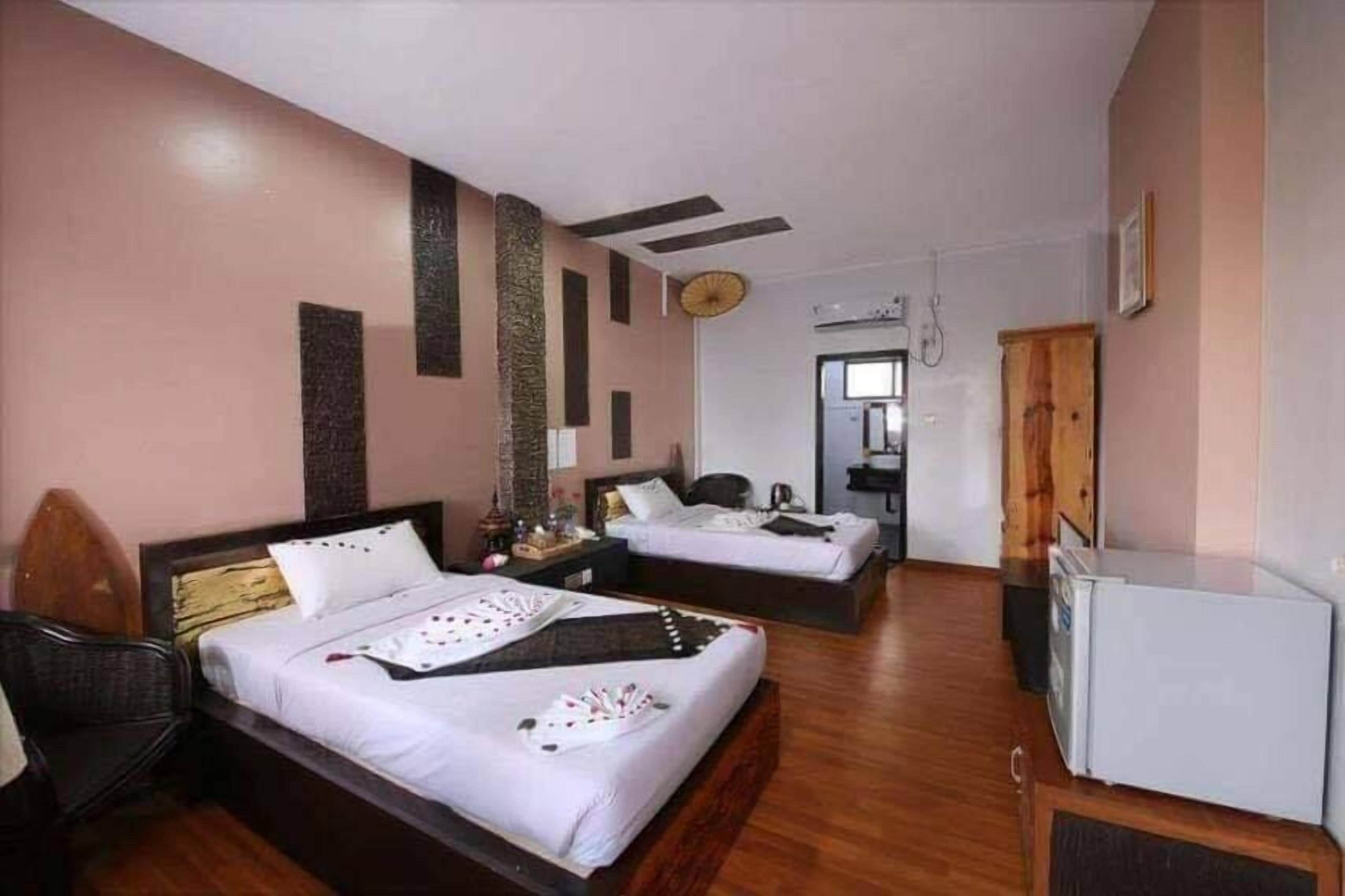 Minibar, in-room safe, individually decorated, individually furnished