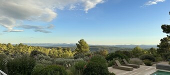 Beautiful Hillside Villa with 2 bedroom studio and stunning pool deck
