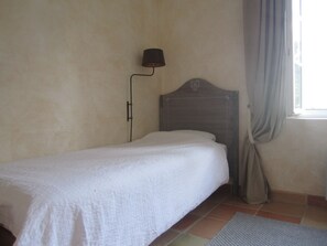 5 bedrooms, desk, iron/ironing board, free WiFi