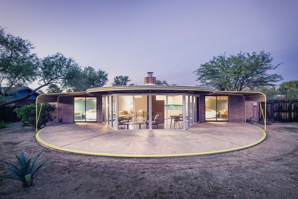 Exterior - The Historic Ball-Paylore House: Landmark of Modernist Architecture and Design (Tucson)