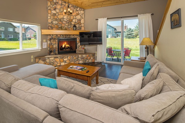 TV, fireplace