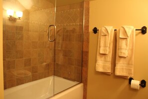 Combined shower/bathtub, hair dryer, towels, soap - Affordable elegance with great Teton Mountain views (Tetonia)