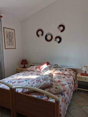 3 bedrooms, iron/ironing board, travel crib, free WiFi