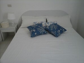 3 chambres, fer et planche Ă repasser