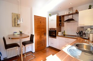 Réfrigérateur, micro-ondes, four, lave-vaisselle