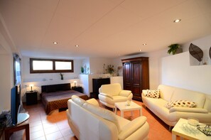 5 chambres, fer et planche à repasser, draps fournis