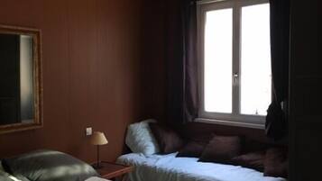 2 bedrooms, iron/ironing board, internet, bed sheets