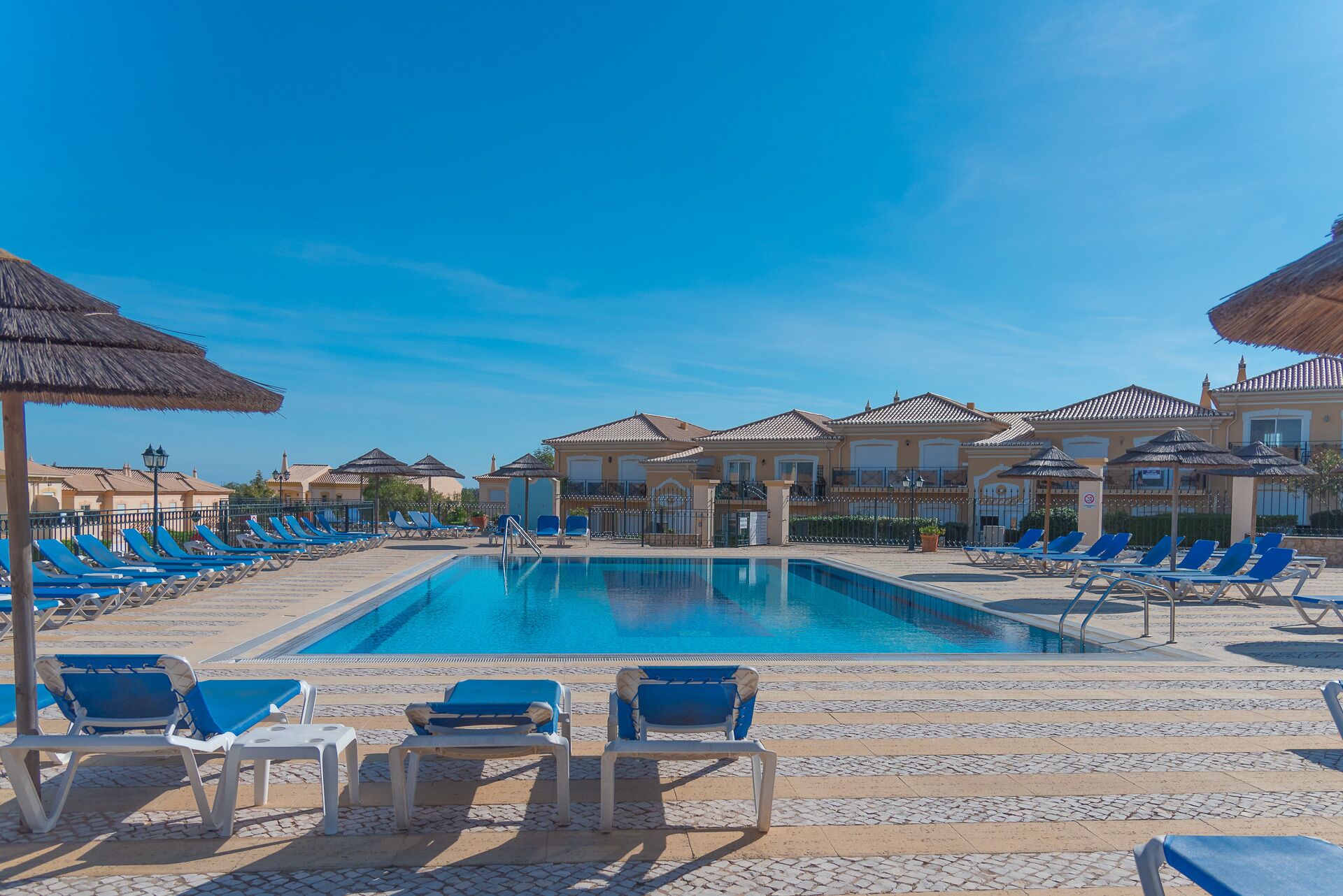 Piscine couverte, piscine extérieure