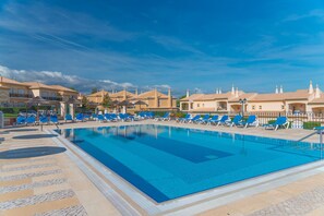 Innenpool, Außenpool