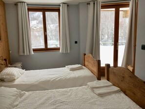 5 bedrooms, WiFi, bed sheets