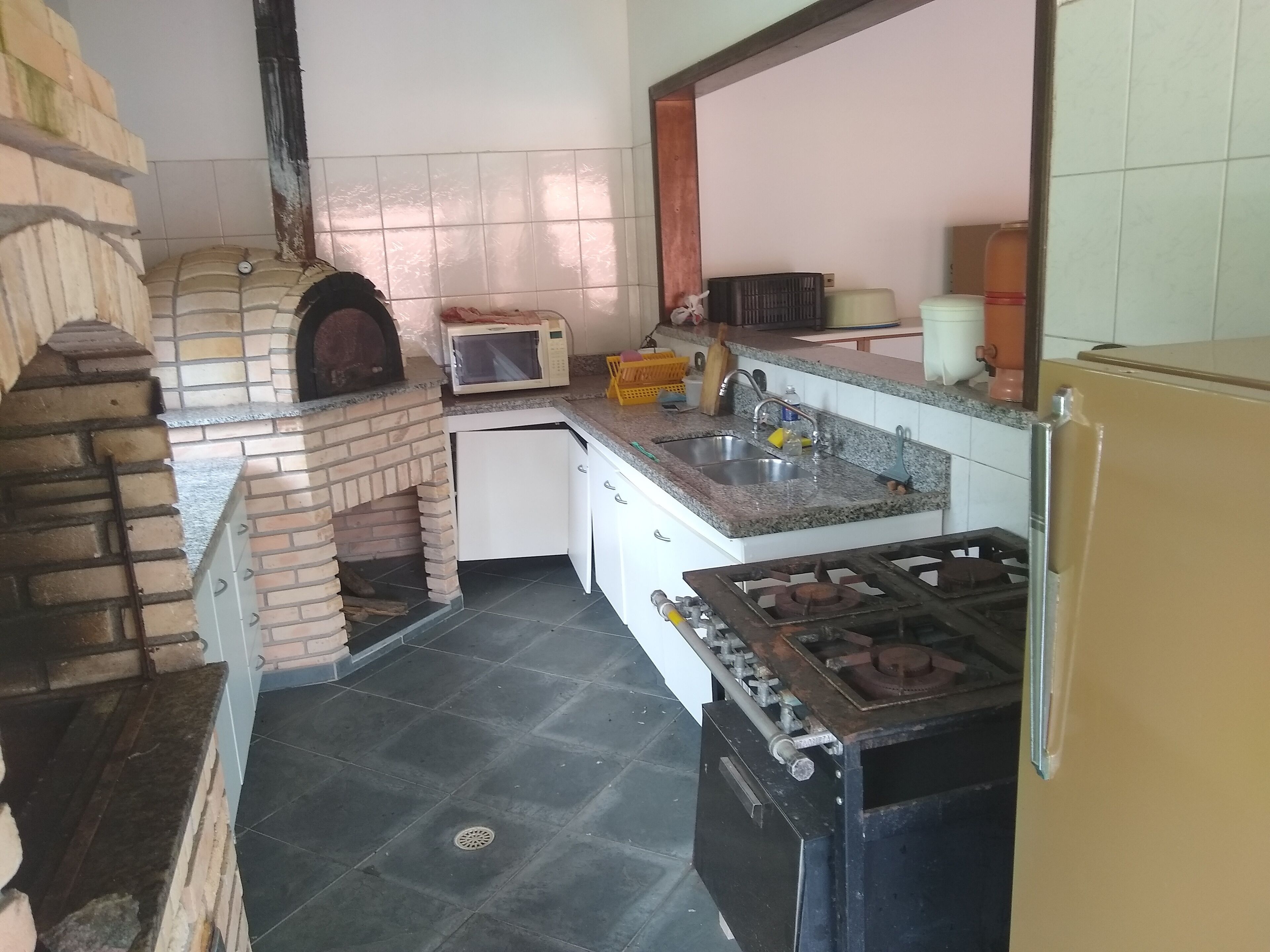 Fridge, microwave, stovetop, blender