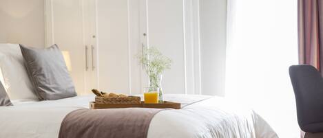 2 chambres, coffres-forts dans les chambres, bureau