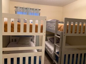 3 bedrooms, iron/ironing board, WiFi, bed sheets