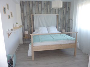 5 slaapkamers, een kluis op de kamer, een bureau