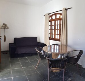 Chalet familiare | Soggiorno | TV a schermo piatto 32 pollici con canali via cavo, TV