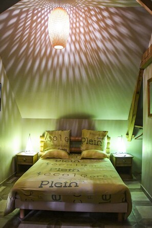 4 bedrooms, desk, iron/ironing board, travel cot