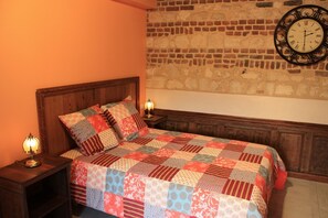 4 bedrooms, desk, iron/ironing board, travel crib