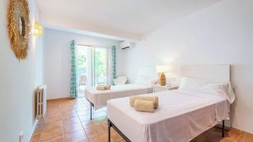 7 bedrooms, iron/ironing board, free WiFi, bed sheets