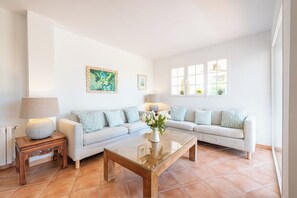 Smart TV - Beautiful beachfront private villa with swimming pool in Cala d'Or (Cala d'Or)