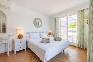 7 bedrooms, iron/ironing board, free WiFi, bed sheets - Beautiful beachfront private villa with swimming pool in Cala d'Or (Cala d'Or)