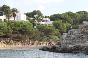 On the beach - Beautiful beachfront private villa with swimming pool in Cala d'Or (Cala d'Or)