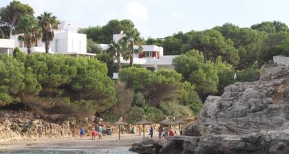 Beautiful beachfront private villa with swimming pool in Cala d'Or