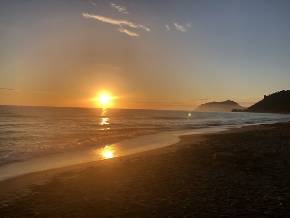 Una spiaggia nelle vicinanze